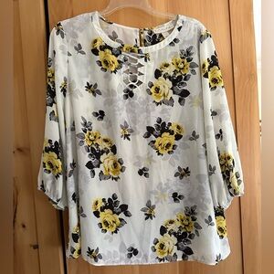Women’s Blouse white with yellow roses